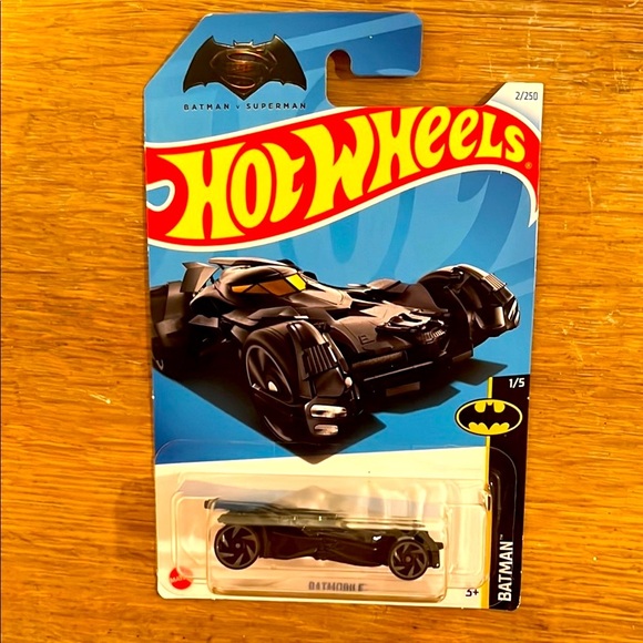 NWT Hot Wheels Batman Batmobile – Black Diecast Toy Car – Collector’s Item NIB - Picture 2 of 8